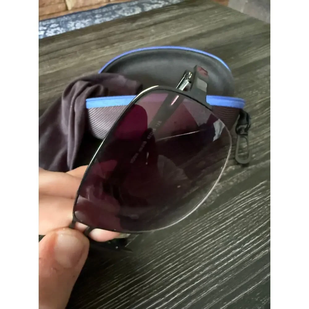 Kenneth Cole REACTION missing nose